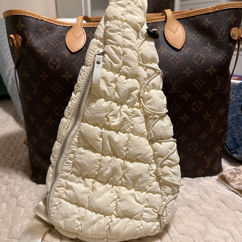 Urban Outfitters UO Karo Quilted Nylon Sling Bag – White (NWOT)